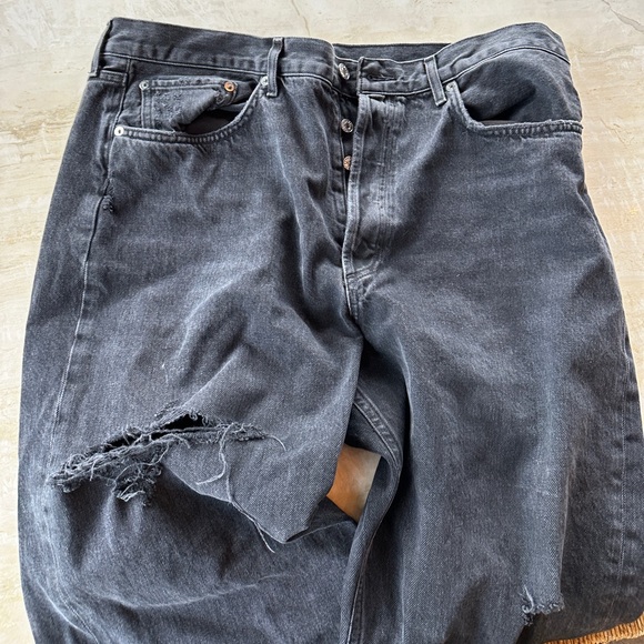 AGOLDE 90s‎ crop distressed denim in shutter. - Picture 13 of 13